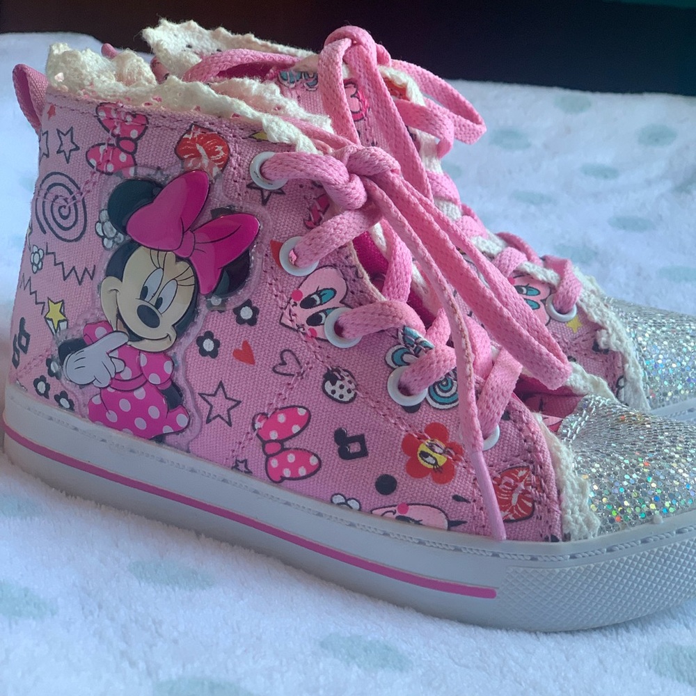Small girls size 10 Disney Minnie Mouse shoes